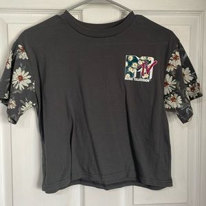 MTV women’s crop top. Short sleeves. Size M. Dark gray with flower print sleeves